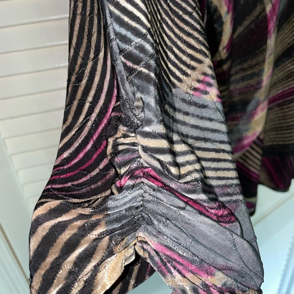 Avenue Multicolor Abstract Long Sleeve with Silver Metal Details - Picture 4 of 5